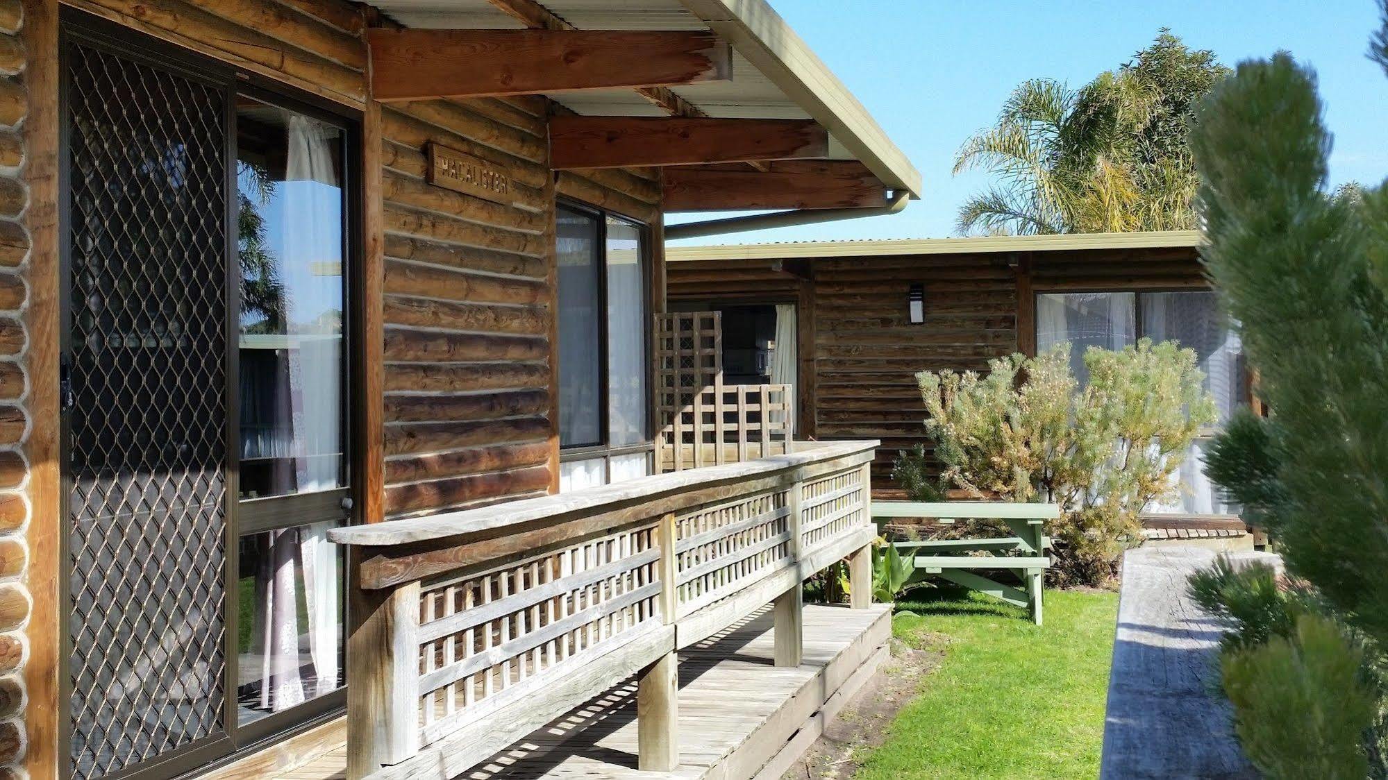 Lazy Acre Log Cabins Lakes Entrance Zewnętrze zdjęcie
