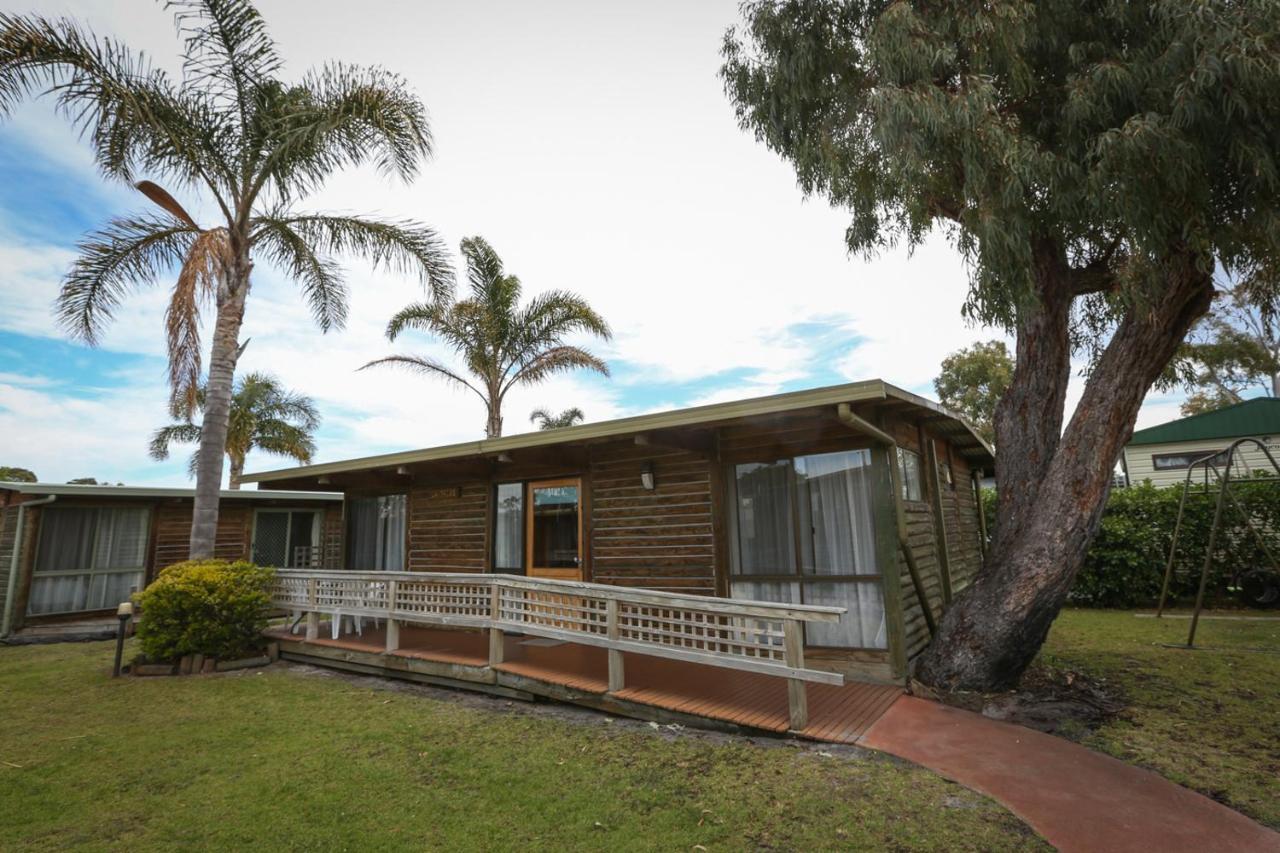 Lazy Acre Log Cabins Lakes Entrance Zewnętrze zdjęcie